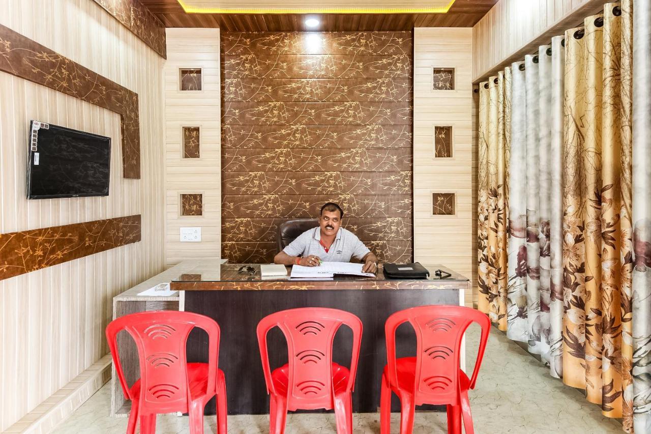 Oyo 69647 Yash Lodge Jabalpur Eksteriør billede