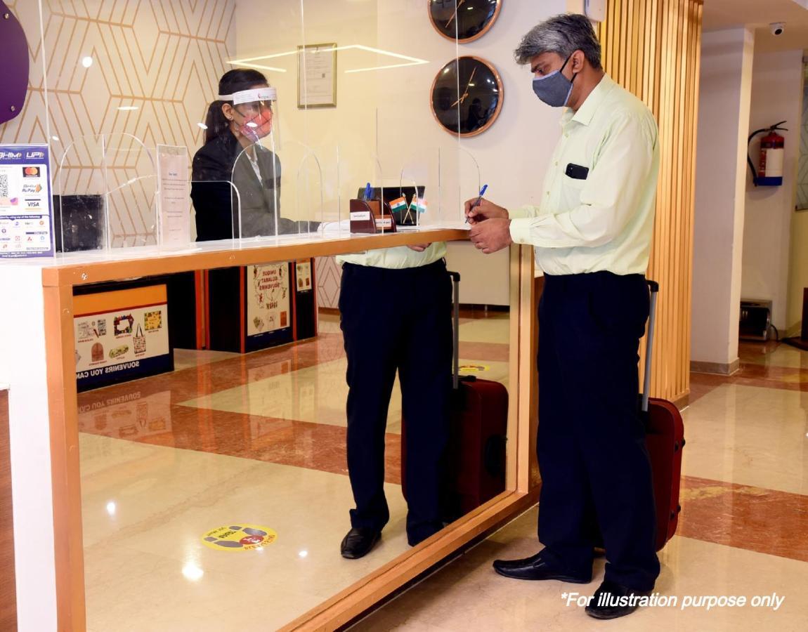 Oyo 69647 Yash Lodge Jabalpur Eksteriør billede