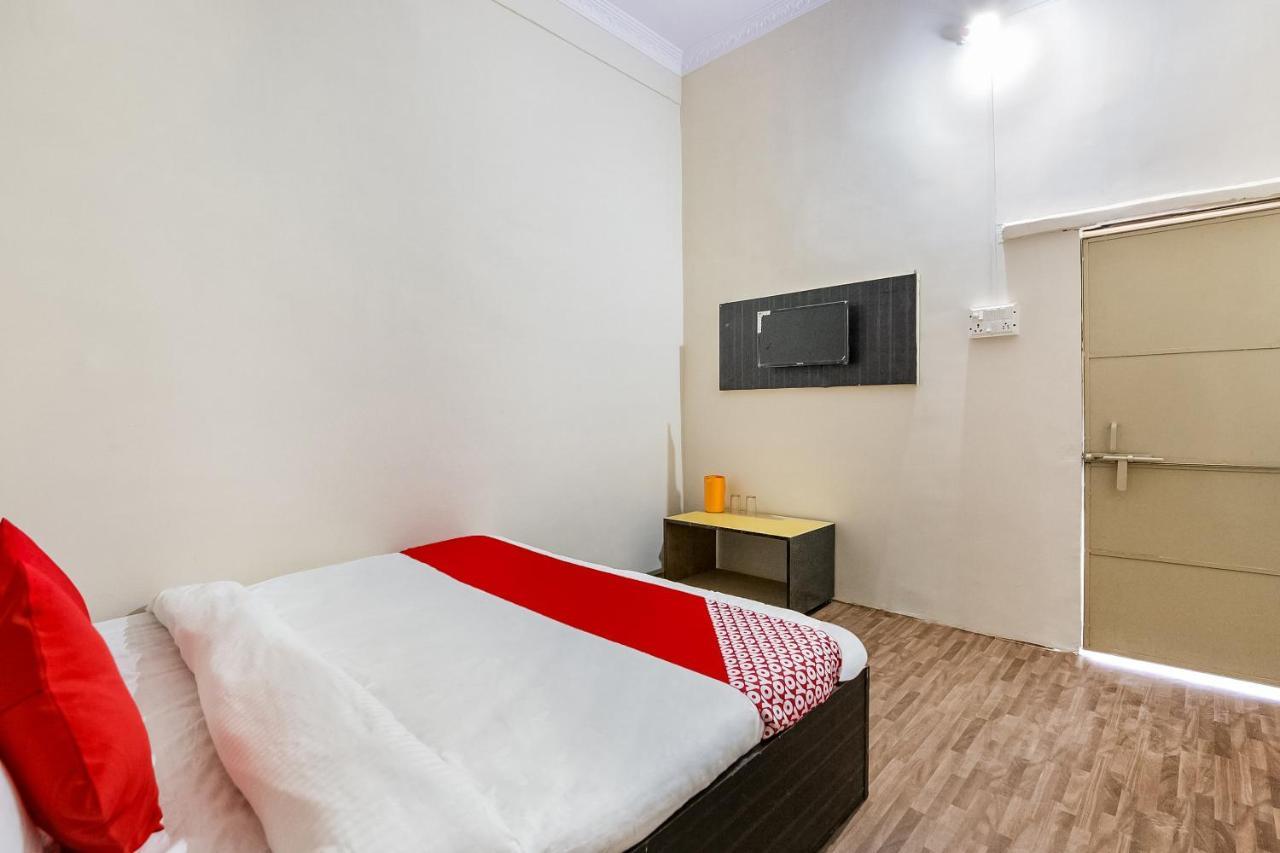 Oyo 69647 Yash Lodge Jabalpur Eksteriør billede